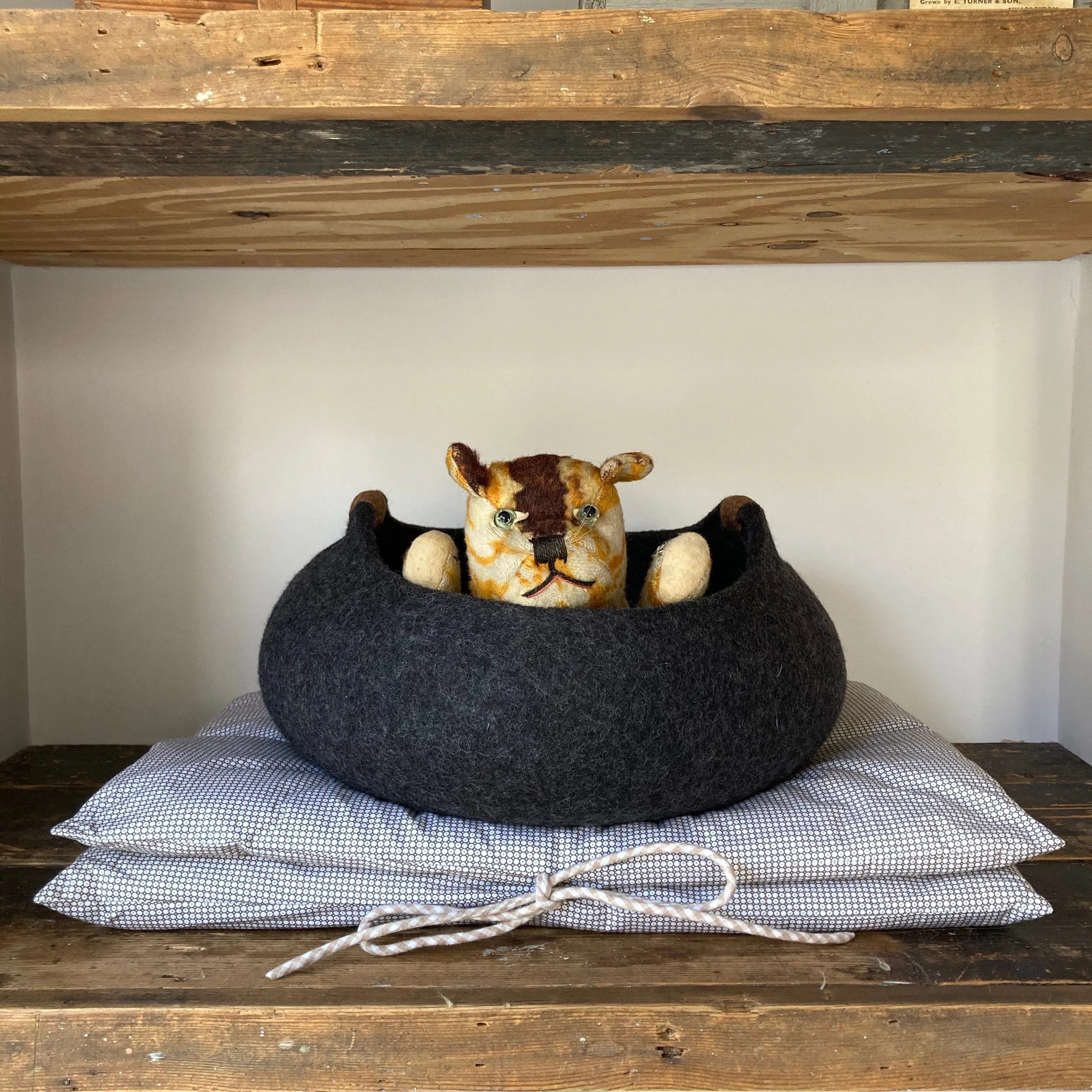 Pebble Cat Bed